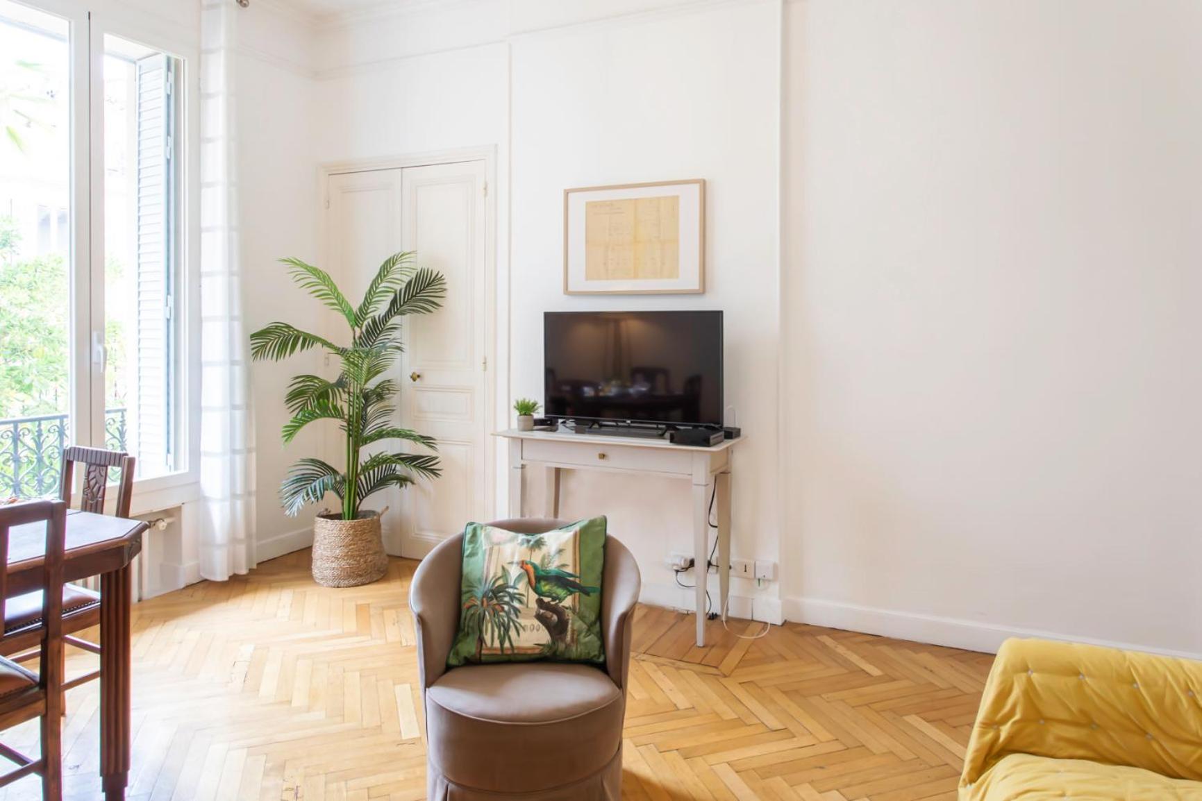 Holidays - Charmant, Authentique, 3 Chambres, Calme, Palais & Apartment Cannes