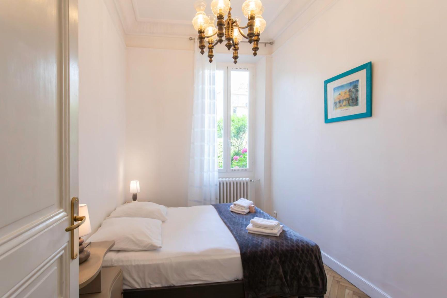 Apartment Holidays - Charmant, Authentique, 3 Chambres, Calme, Palais & Cannes
