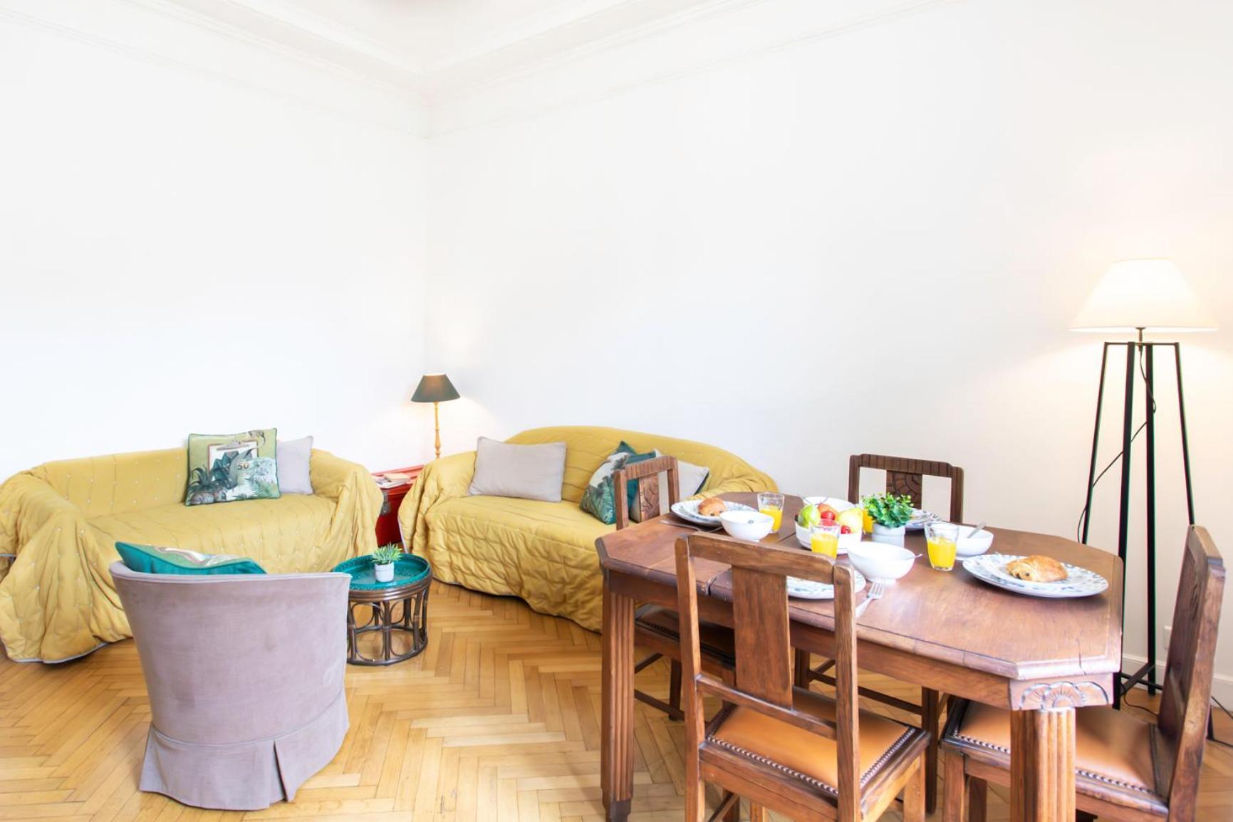 Holidays - Charmant, Authentique, 3 Chambres, Calme, Palais & Apartment