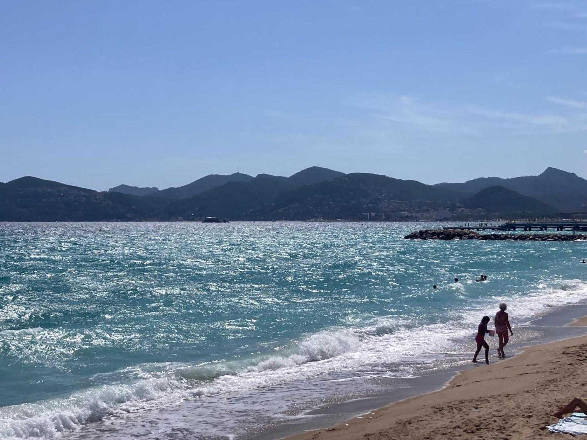 Parentale , Salle De Bain Privee, Acces Plages & Vue Du Salon Dans Partage Privatunterkunft Cannes