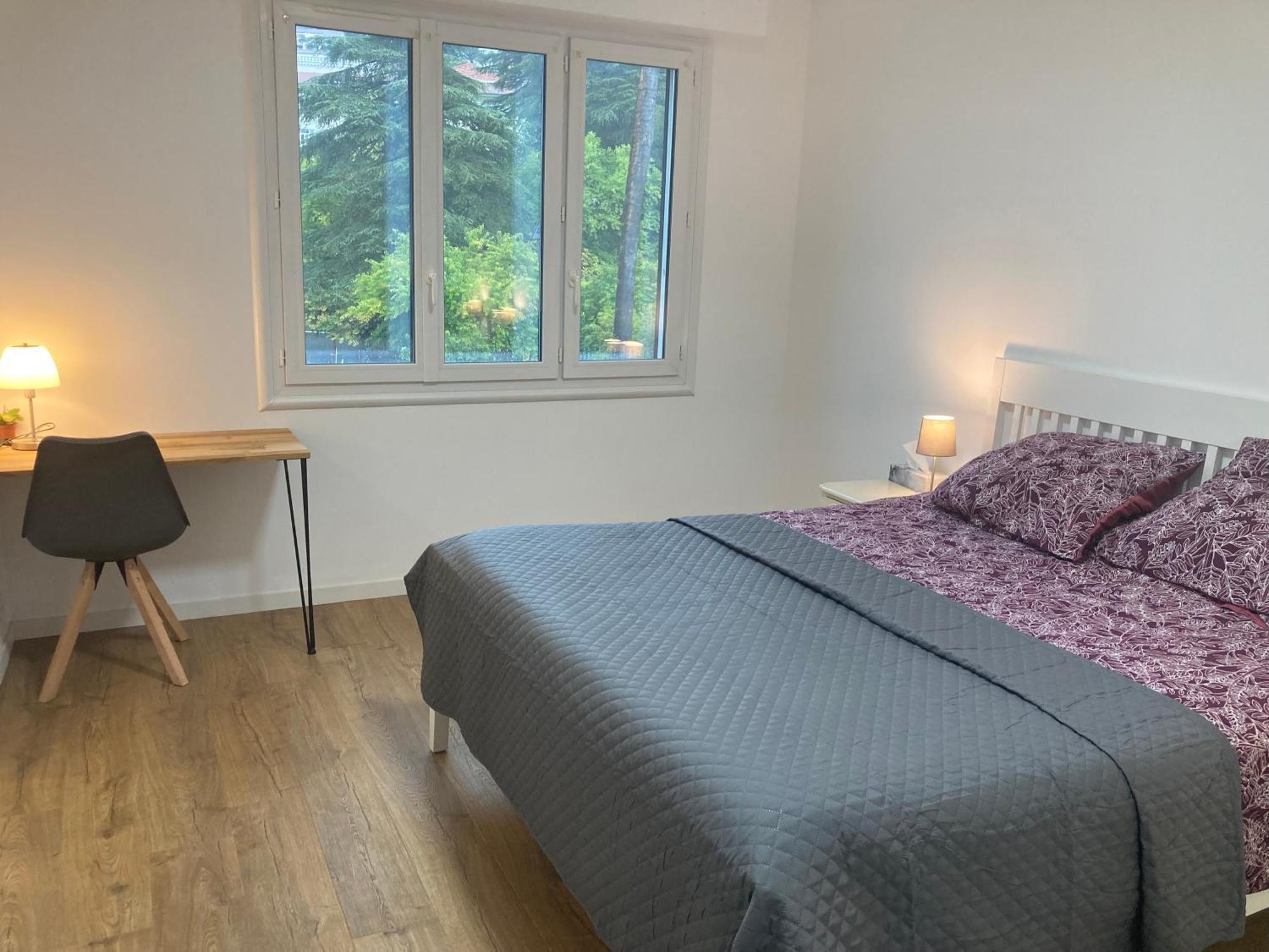 Parentale , Salle De Bain Privee, Acces Plages & Vue Du Salon Dans Partage * Cannes