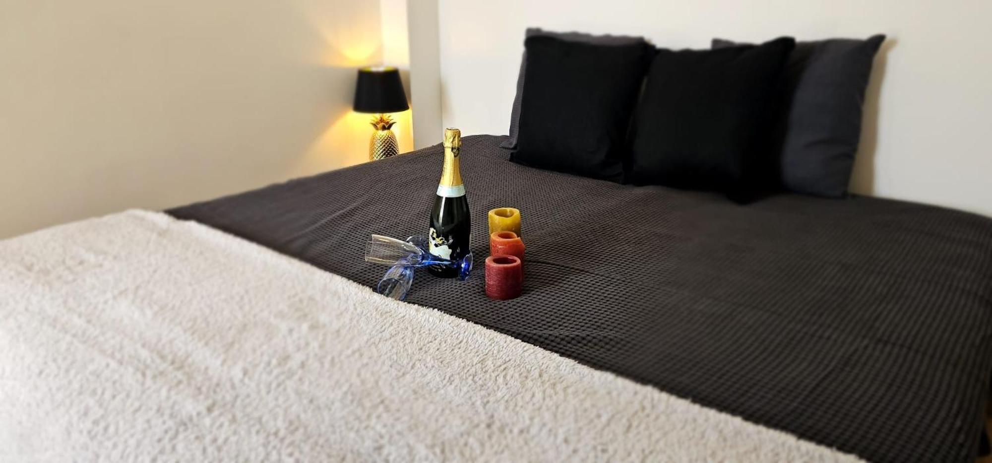 & Salle De Bain Privative ,bord De Mer, Vue Homestay Cannes