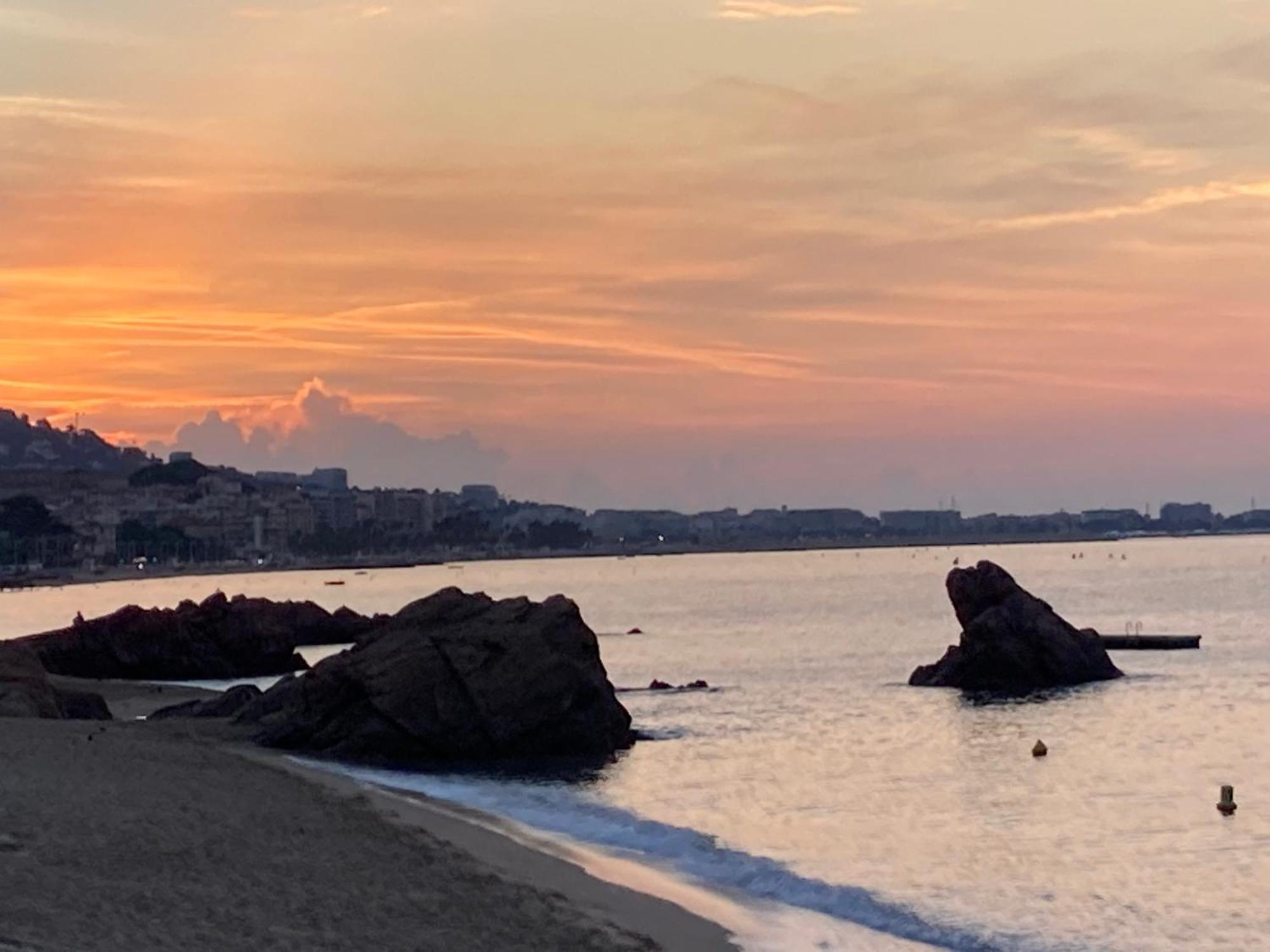 & Salle De Bain Privative ,bord De Mer, Vue Homestay Cannes