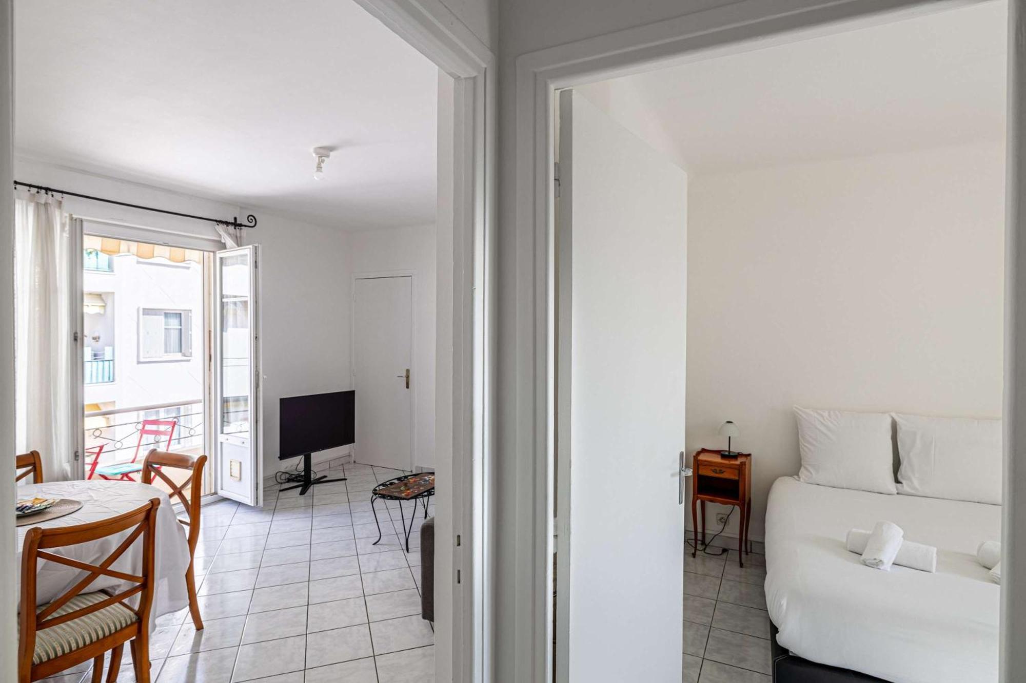 Le Connemarra Avec Balcon, Lumineux Et Calme A Cote Du Centre Apartment Cannes