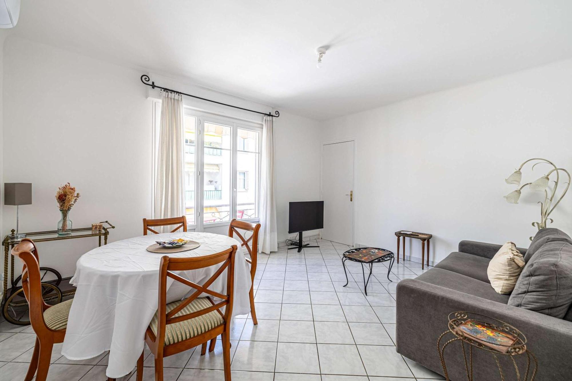 Le Connemarra Avec Balcon, Lumineux Et Calme A Cote Du Centre * Cannes