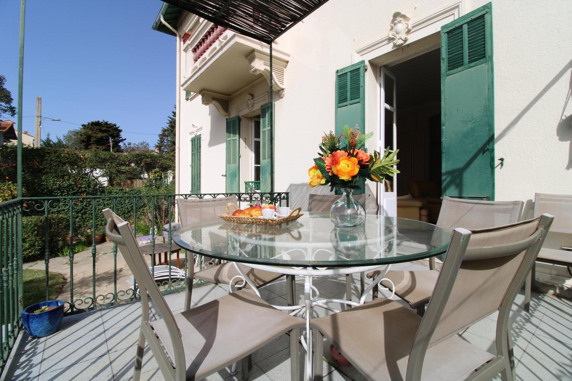 Reine, Rc Jardin Appartement