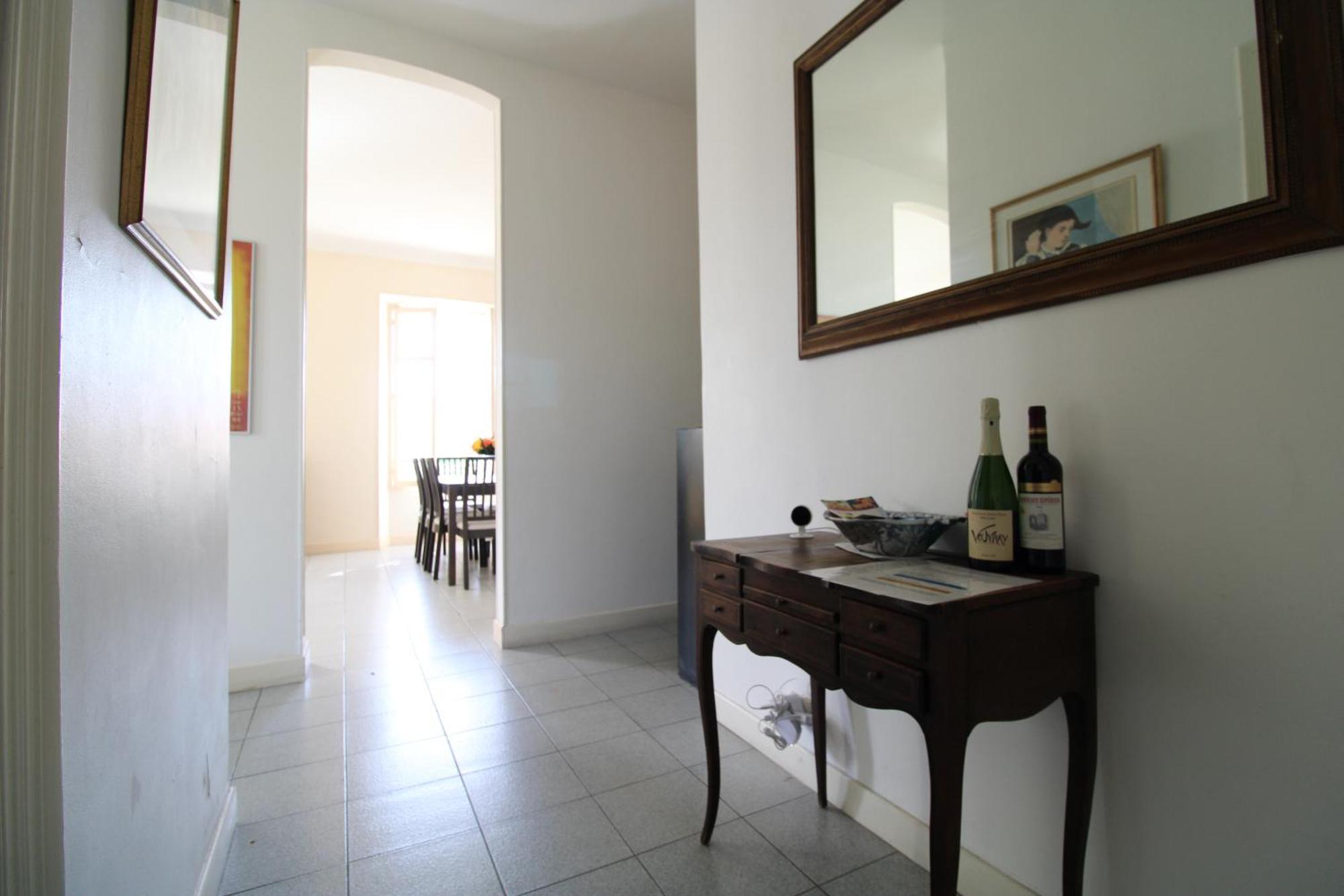 Reine, Rc Jardin Appartement Cannes
