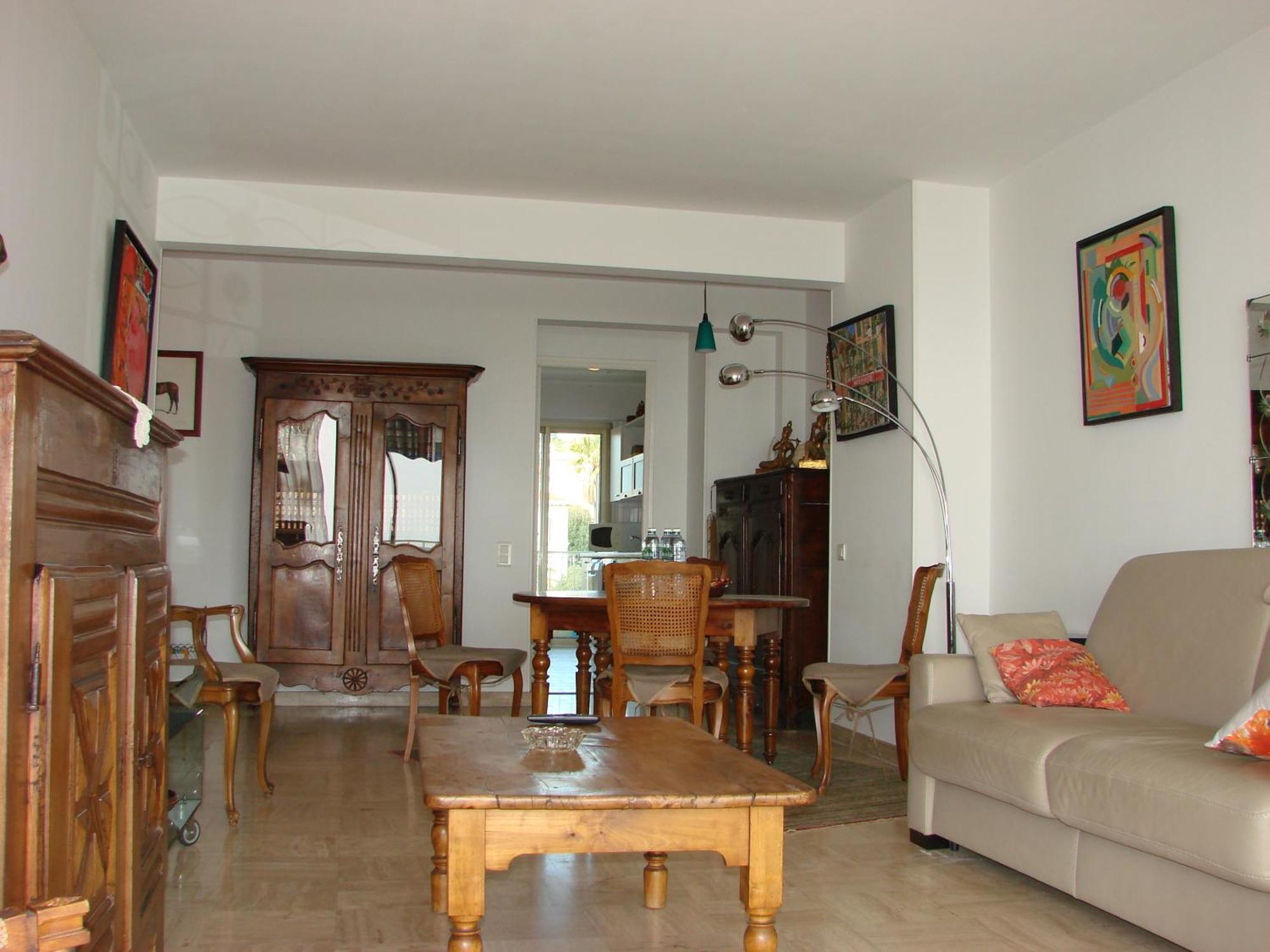 Sea View Apartment *