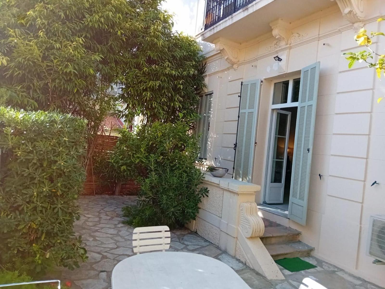 Apartment Un Rez De Jardin En Plein Centre *