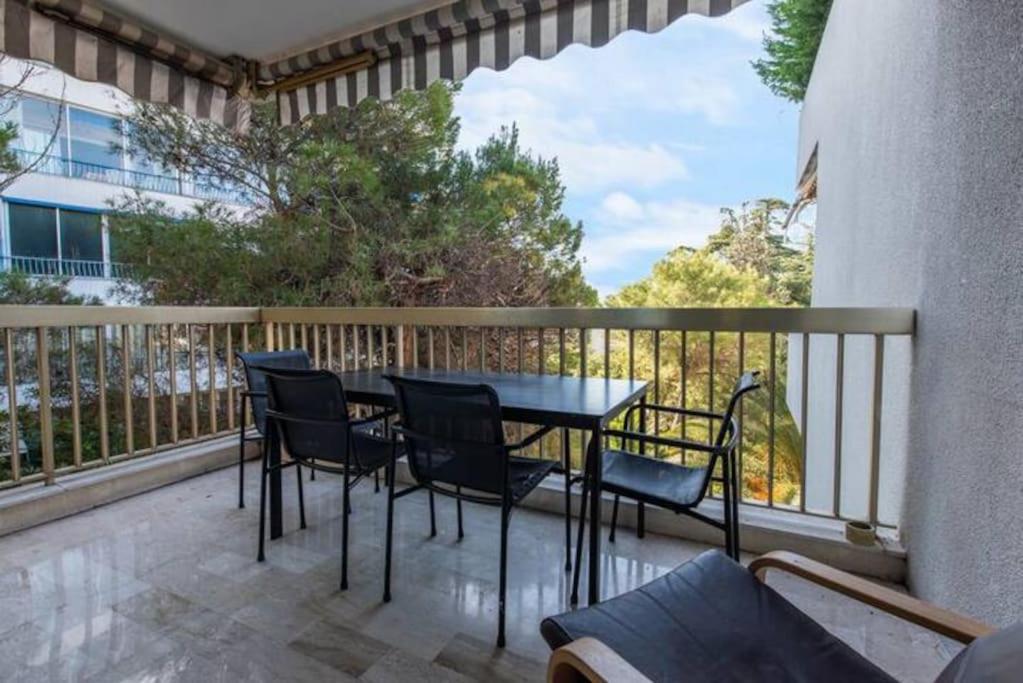 L'esterel Avec Grand Balcon Vue Apercu Et Piscine Cannes