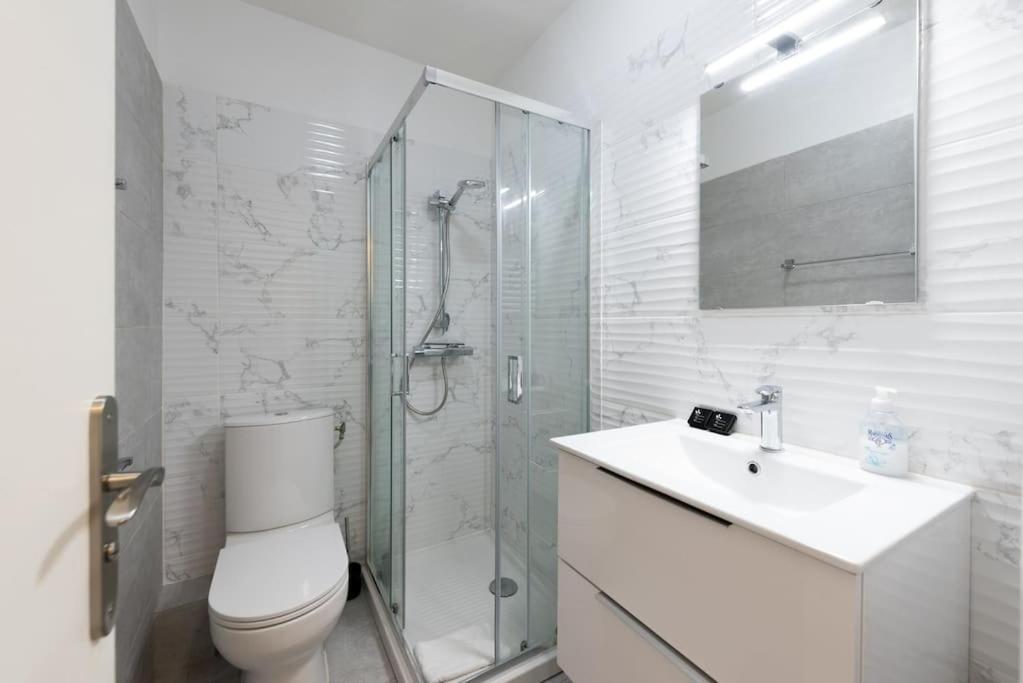 Le Cardiff Avec Grand Balcon, Piscine Et Parking, Un Fabuleux Familial En Basse Californie Apartment
