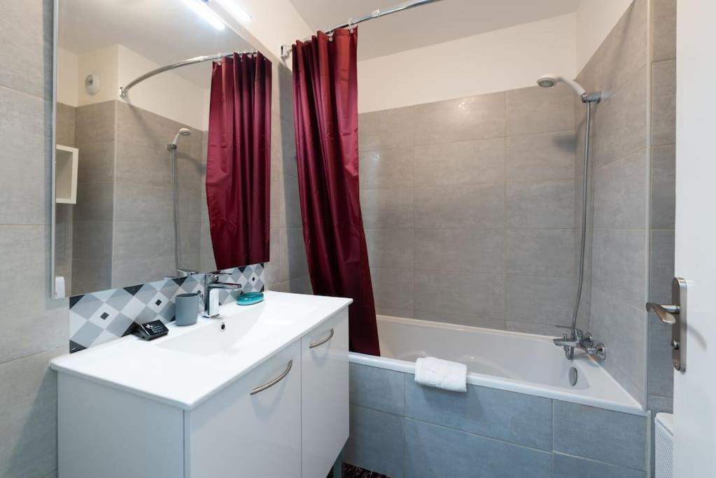 Apartment Le Cardiff Avec Grand Balcon, Piscine Et Parking, Un Fabuleux Familial En Basse Californie