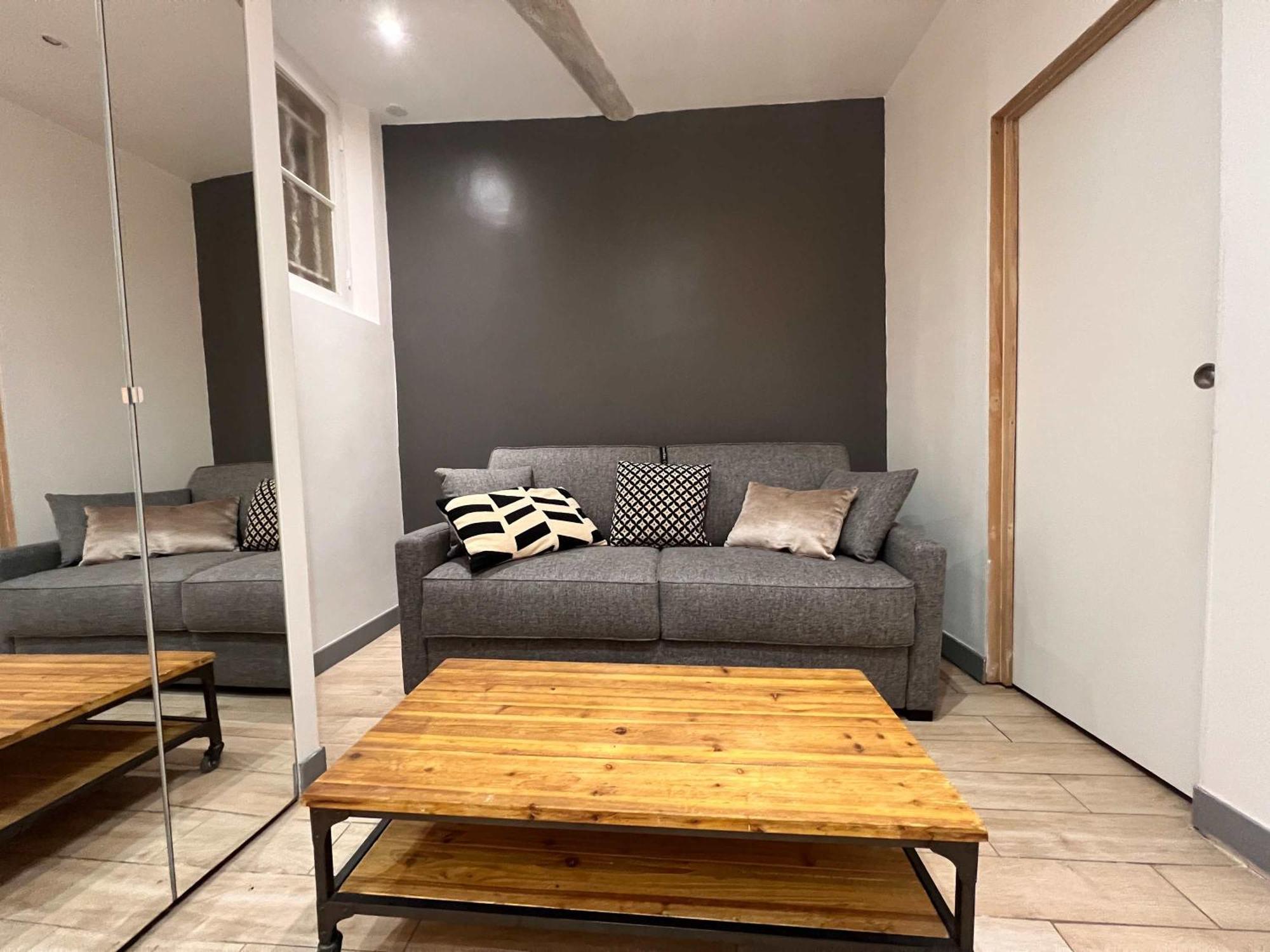 B032 Grand Au Marche Forville Apartment