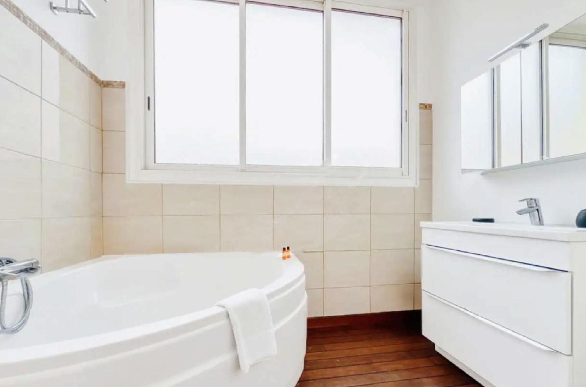 New 2br In Center *