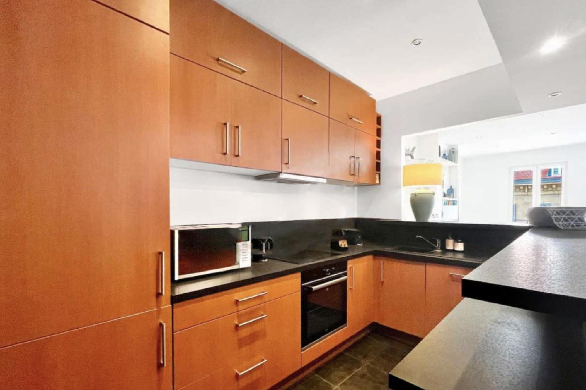 New 2br In Center Apartment *