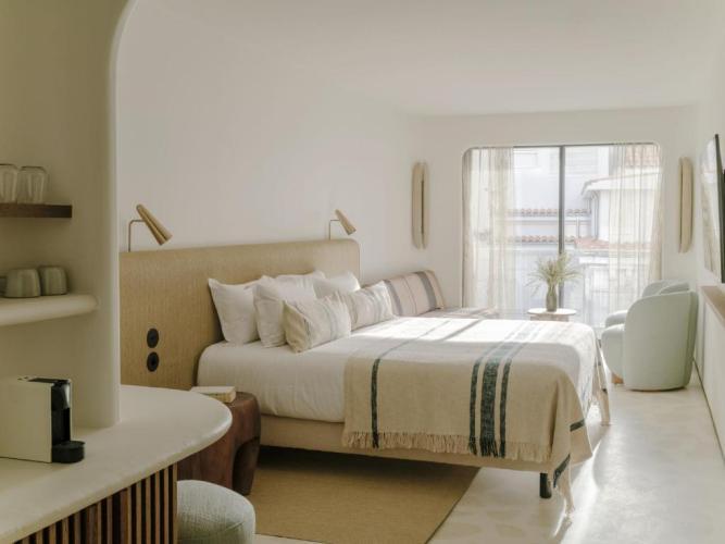 & Belle Hotel