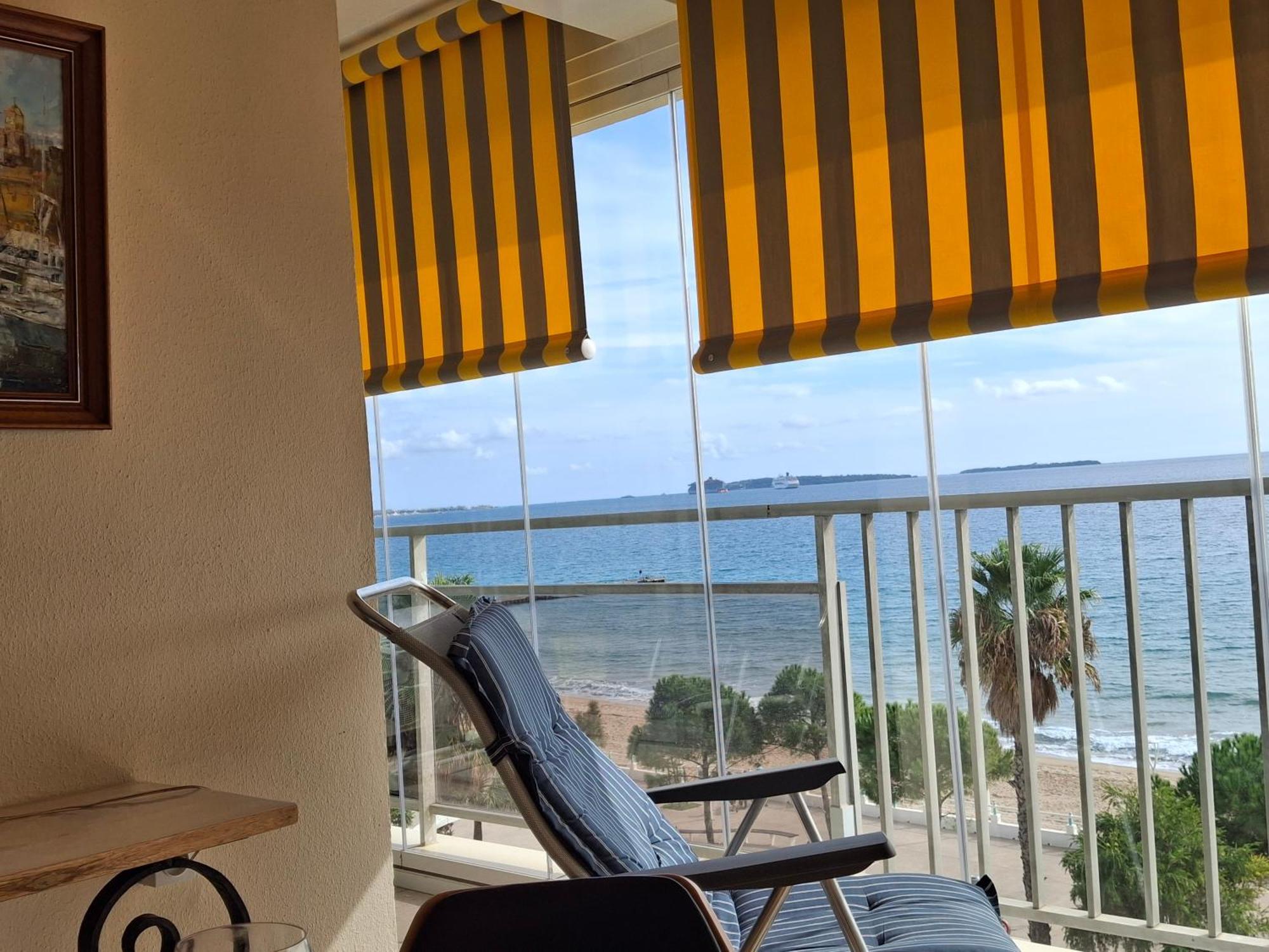 Great Waterfront In Boccacabana