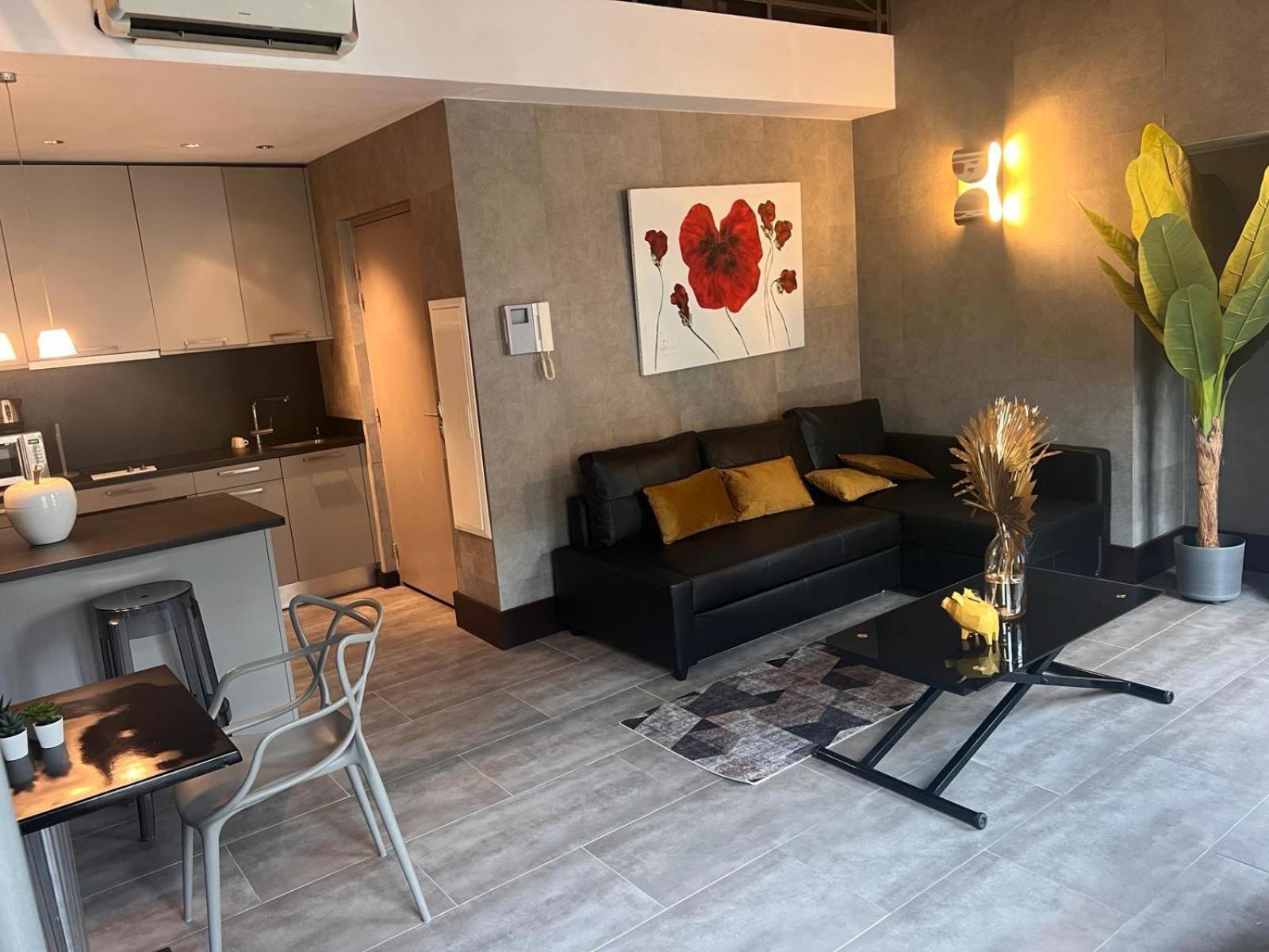 Hoche Apartment *