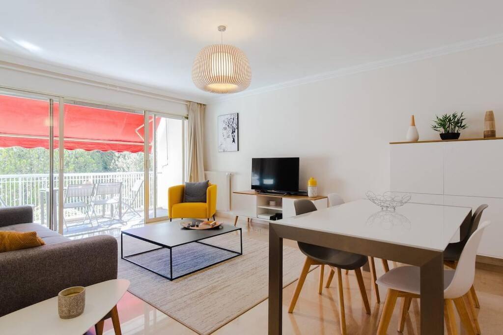 Appartement Le Corail Spacieux Avec Beau Et Ample Balcon, Au Centre, Ideal Pour Familles Et Petits Groupes *
