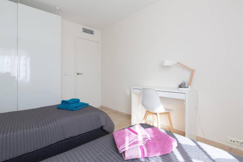 Le Corail Spacieux Avec Beau Et Ample Balcon, Au Centre, Ideal Pour Familles Et Petits Groupes