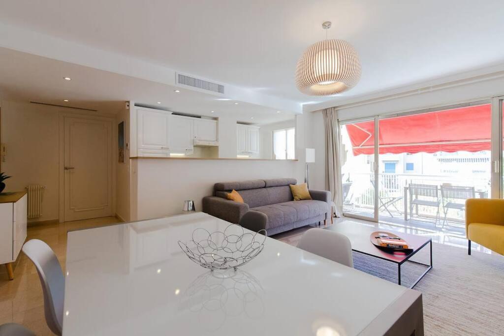 Appartement Le Corail Spacieux Avec Beau Et Ample Balcon, Au Centre, Ideal Pour Familles Et Petits Groupes