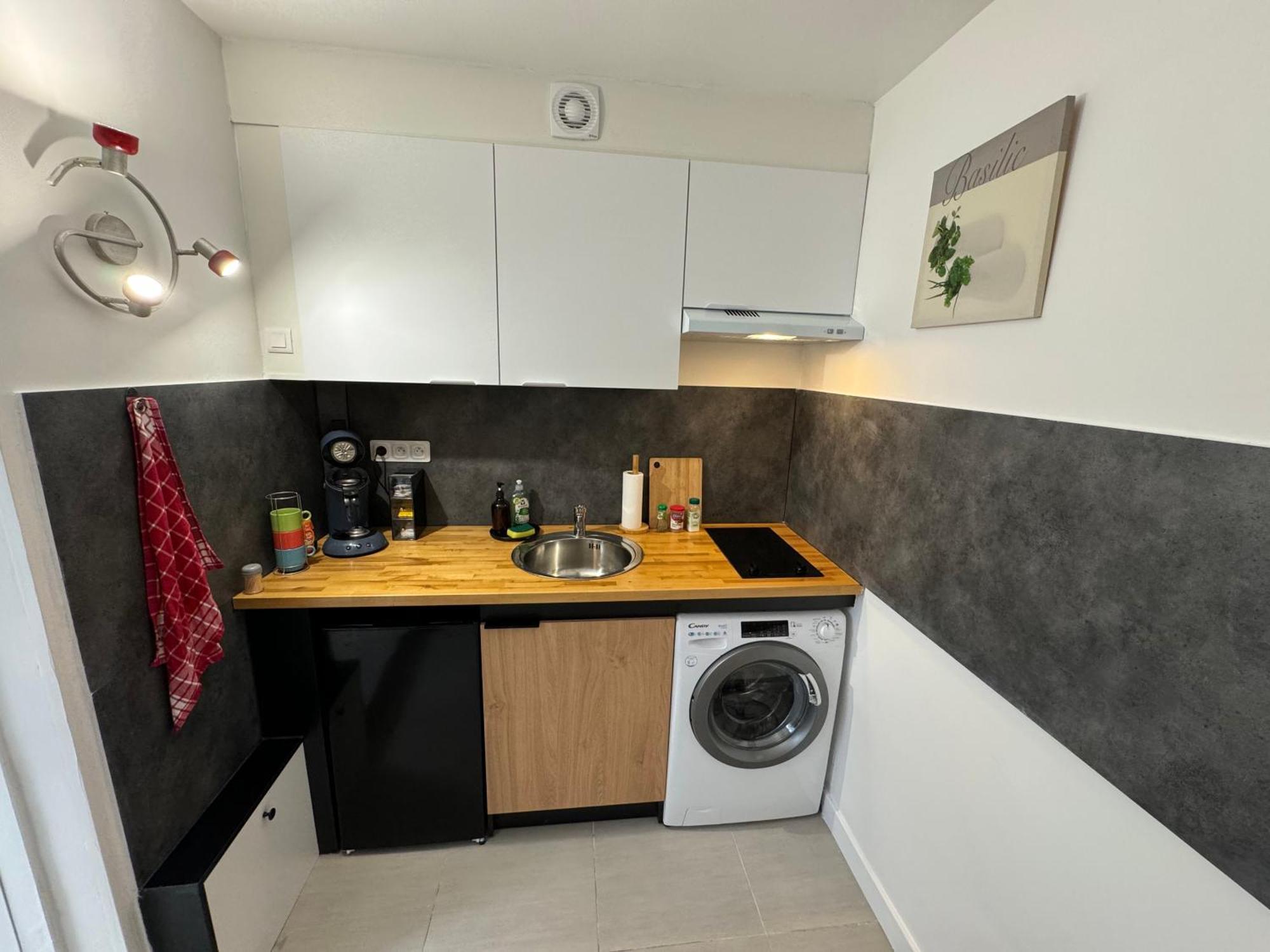 Grand Studio, Parking Prive, Cuisine Separee Apartamento