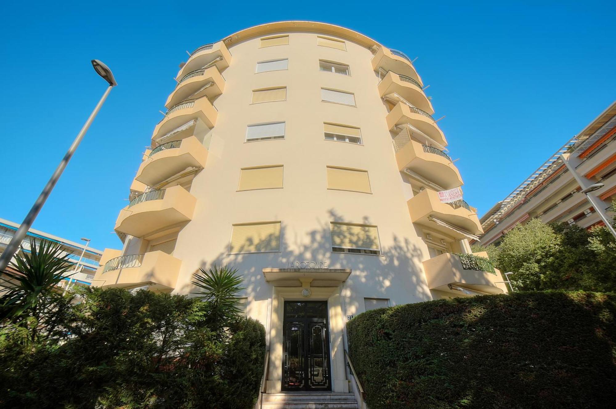 Apartment Seabatical By The Beach, 2bed And 2baths