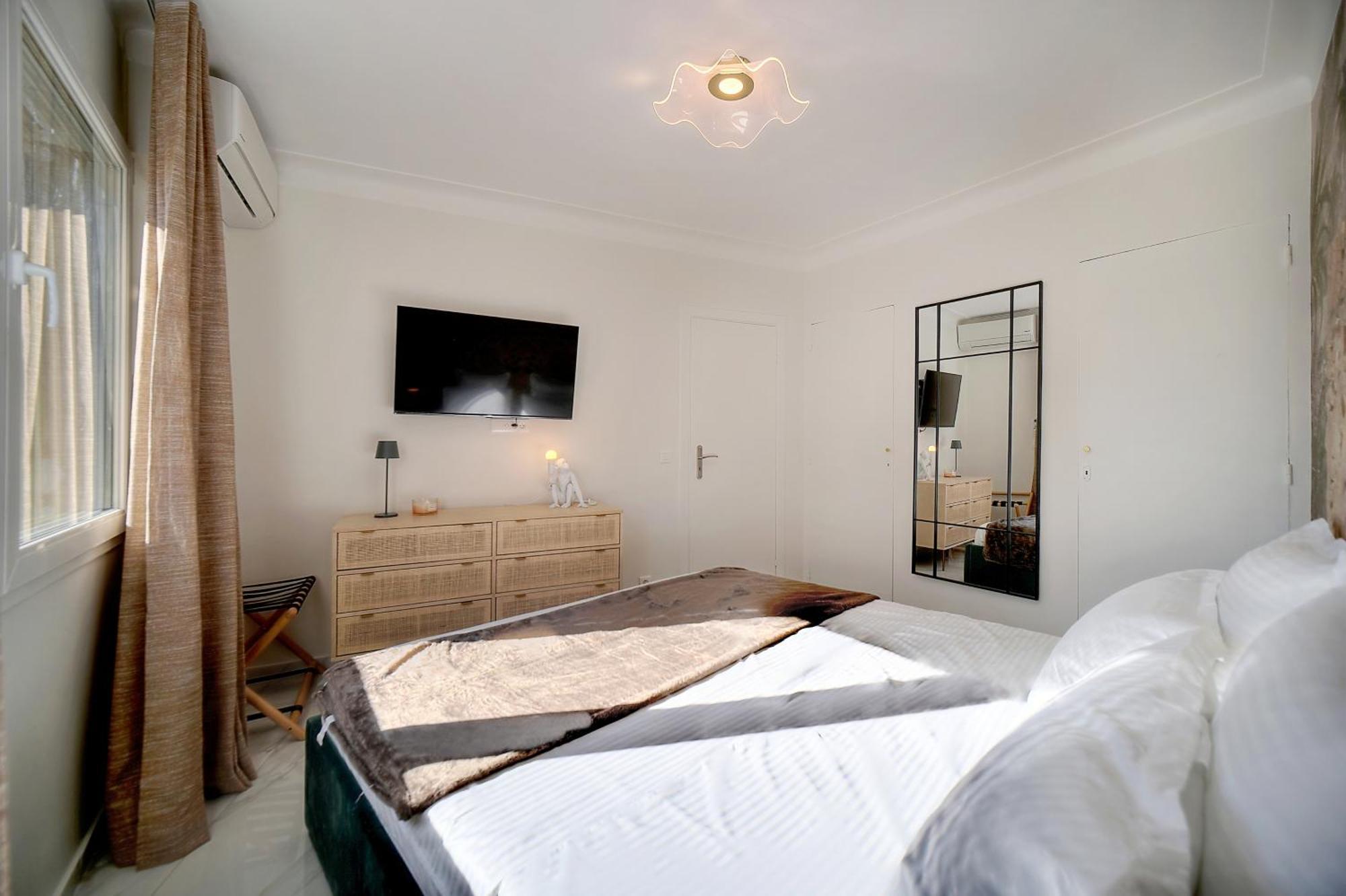 Seabatical By The Beach, 2bed And 2baths Apartment Cannes