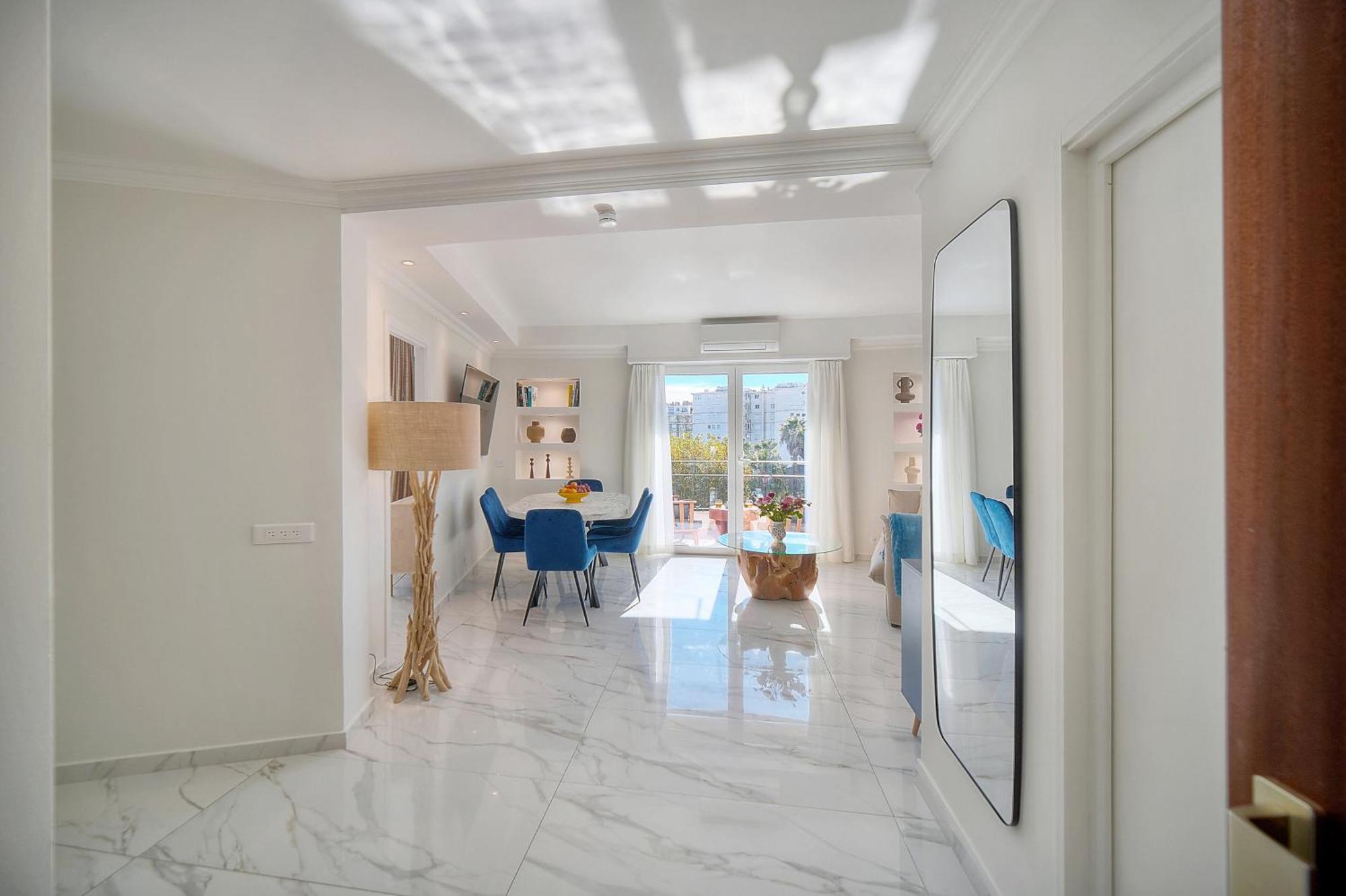 Apartment Seabatical By The Beach, 2bed And 2baths Cannes