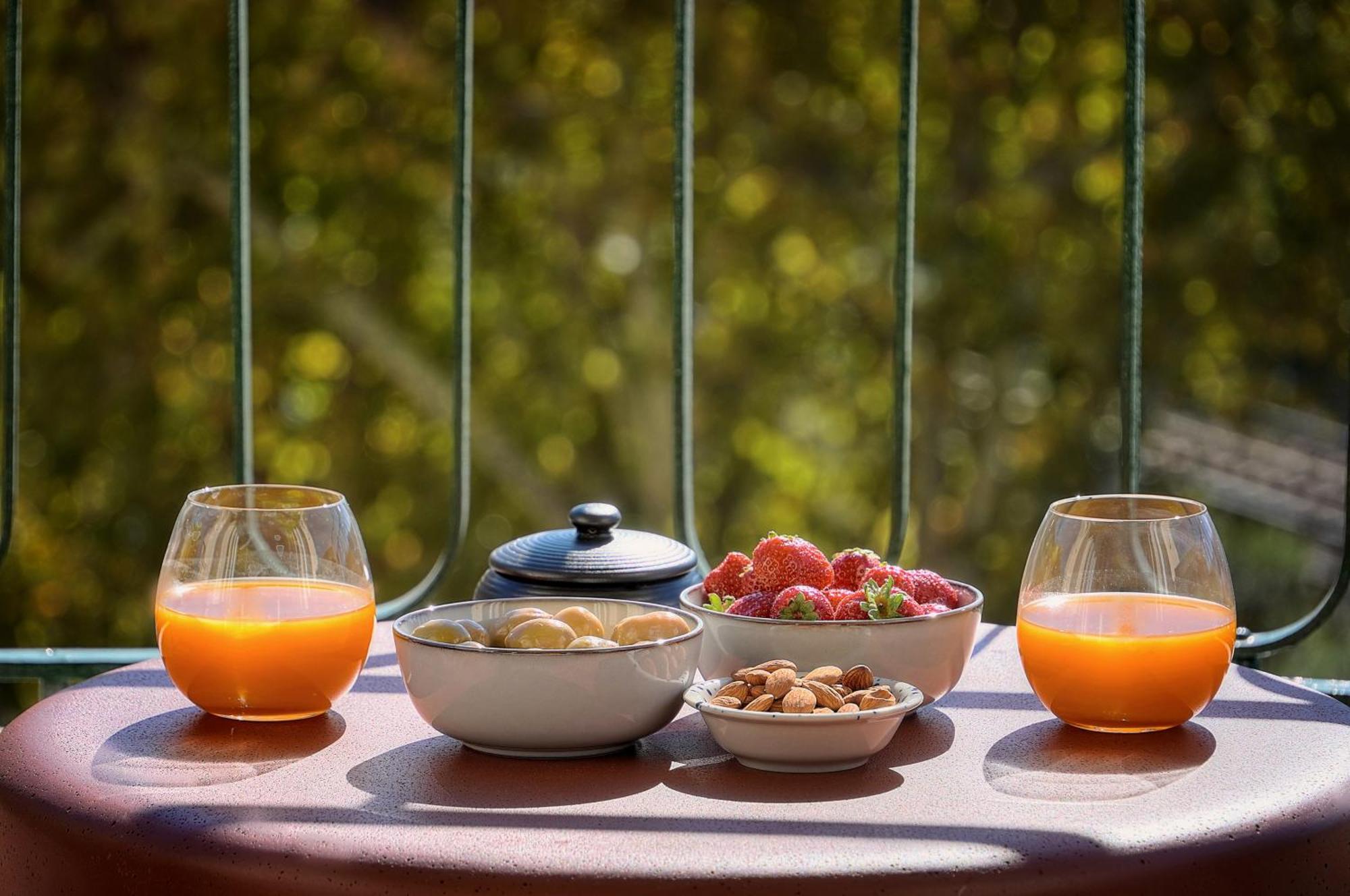 Apartment Seabatical By The Beach, 2bed And 2baths Cannes