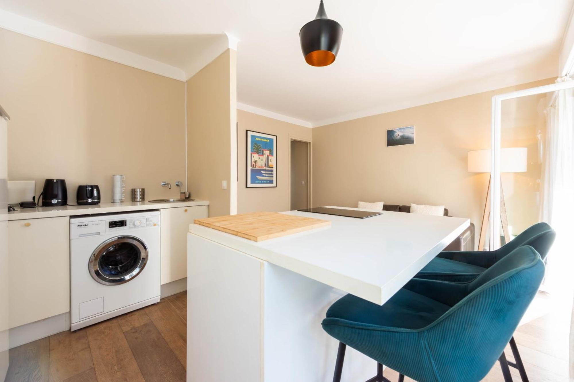 1-br Quiet Balcony Apartment *