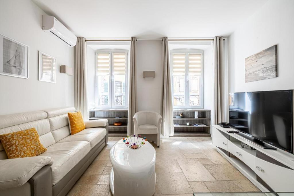 Appartement Le Meynadier Lumineux Dans Le Centre Historique, Proche Des Plages Et Palais