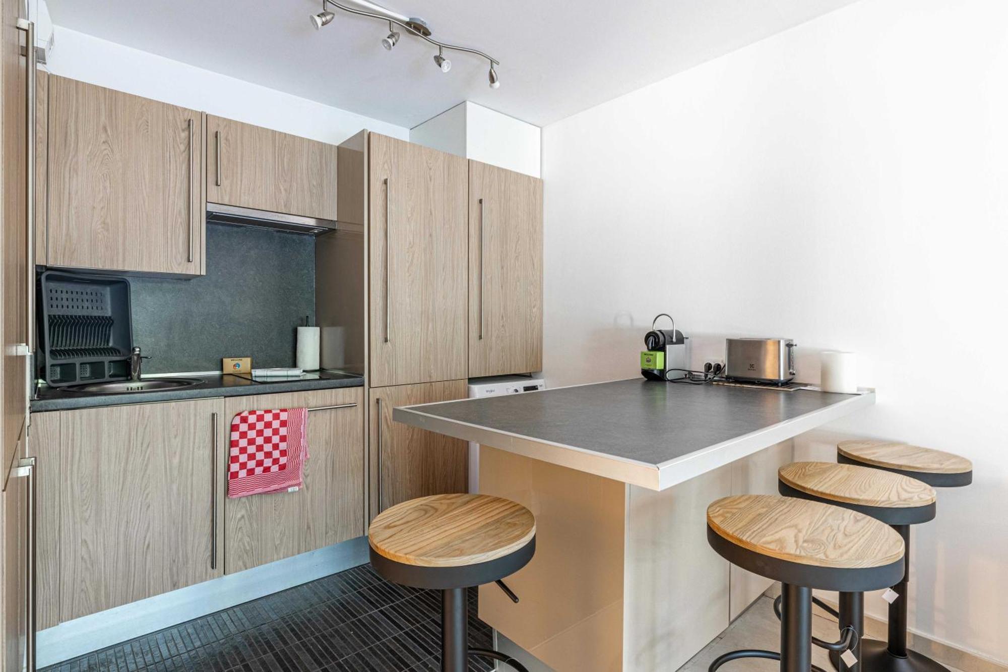 Magnificent With Parking - Ac-balcony