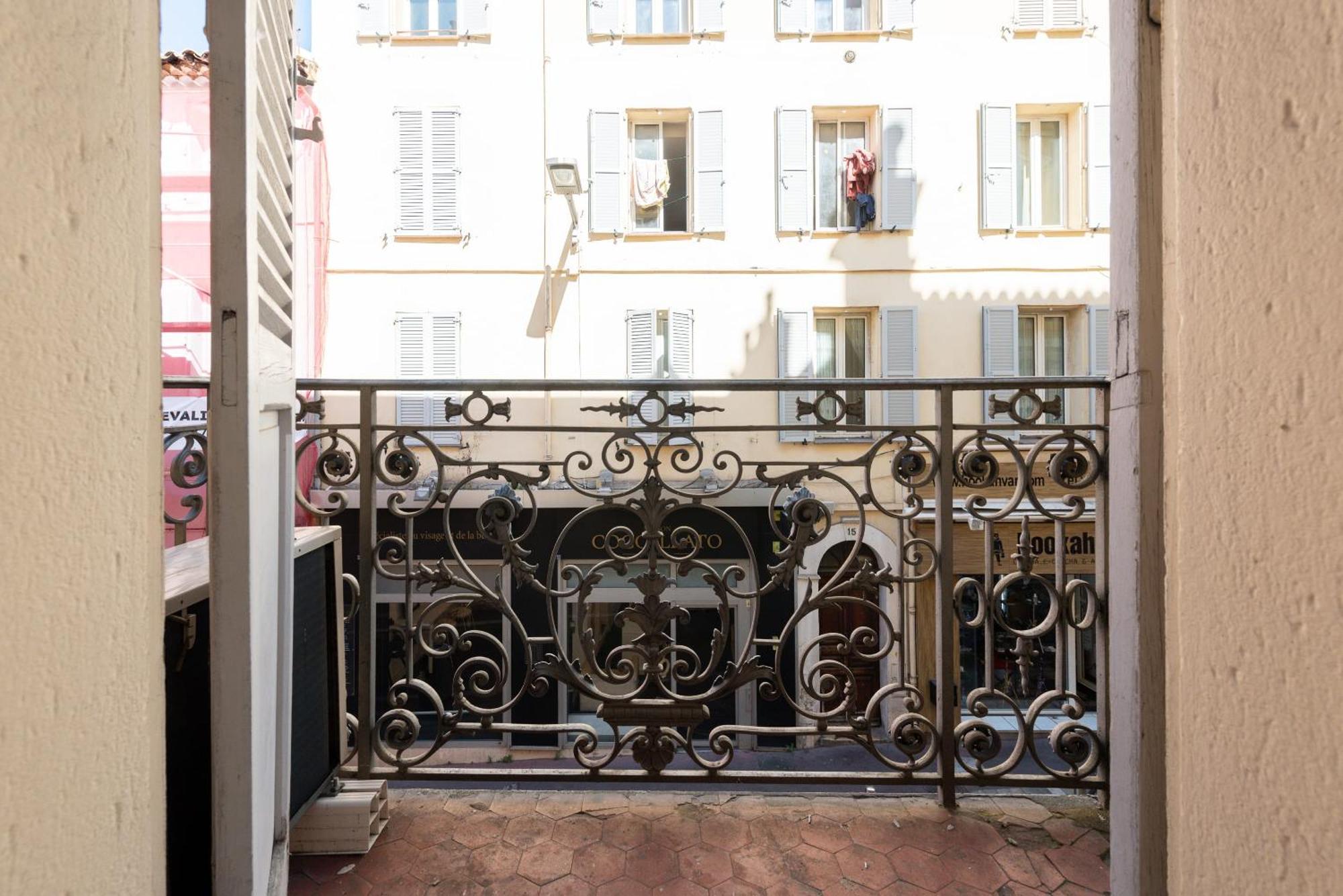 Apartment Le Retro Avec Mezzanine, Position Exceptionnelle Et Strategique En Plein Centre Cannes