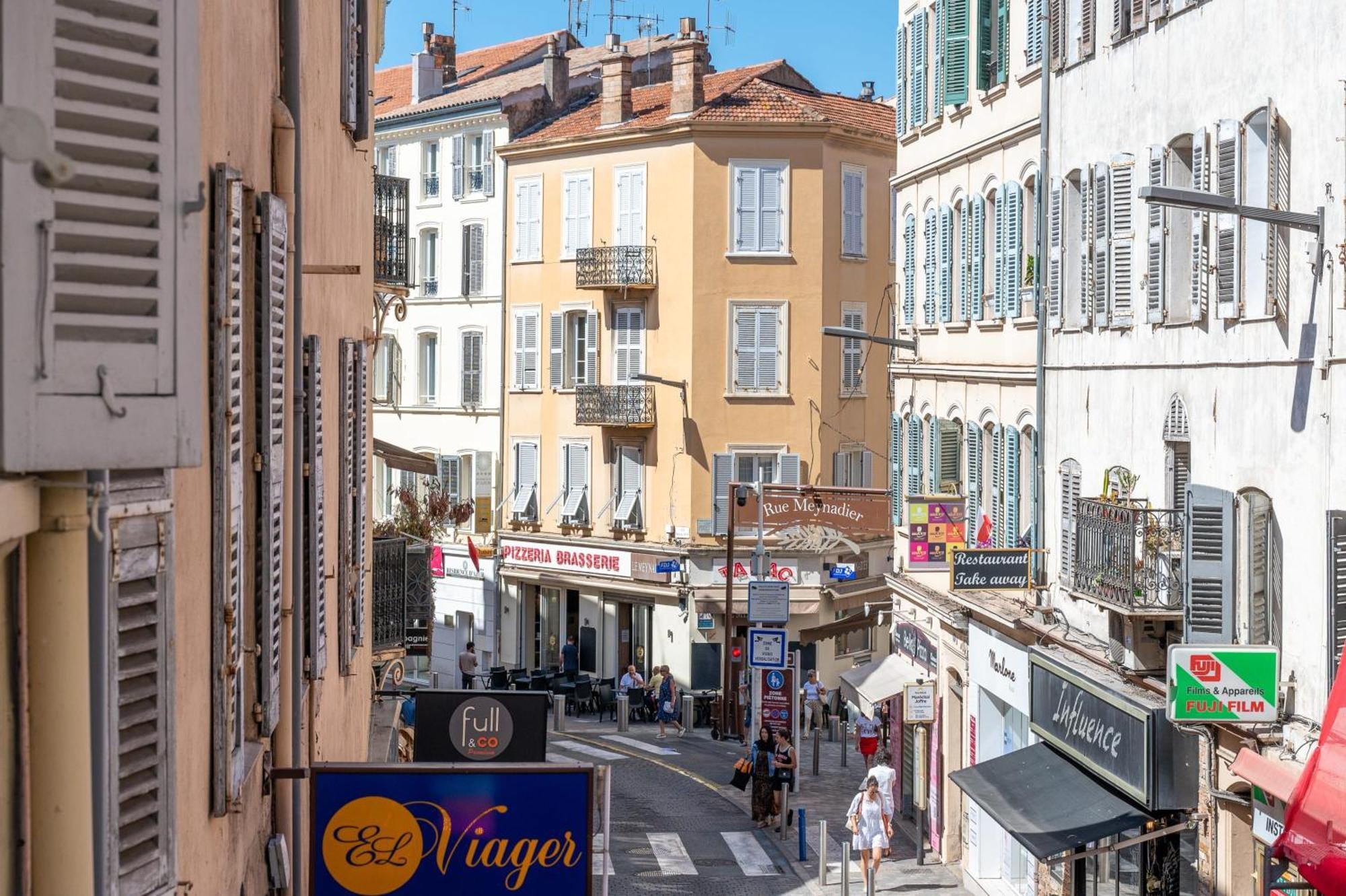 Le Retro Avec Mezzanine, Position Exceptionnelle Et Strategique En Plein Centre Cannes