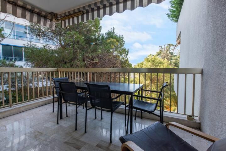 L'esterel Avec Grand Balcon Vue Apercu Et Piscine Cannes