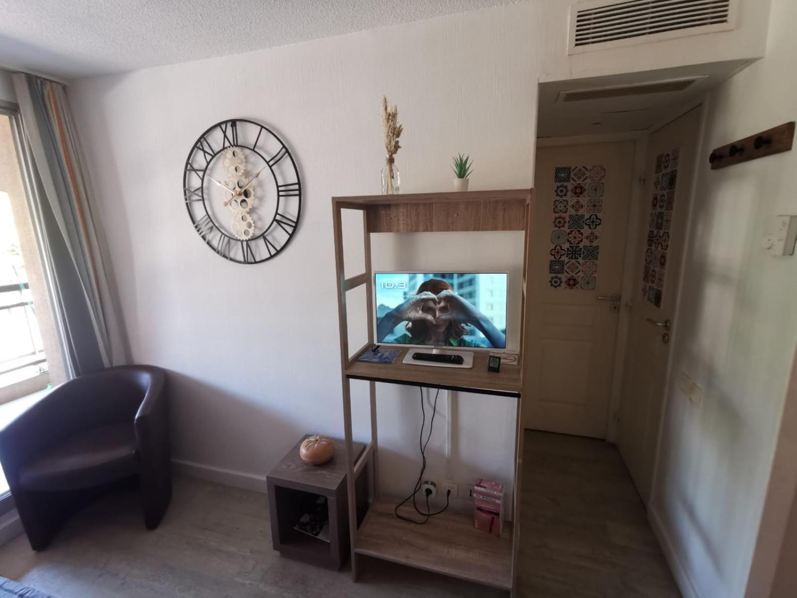 A&h Homes - - Near Train Station *