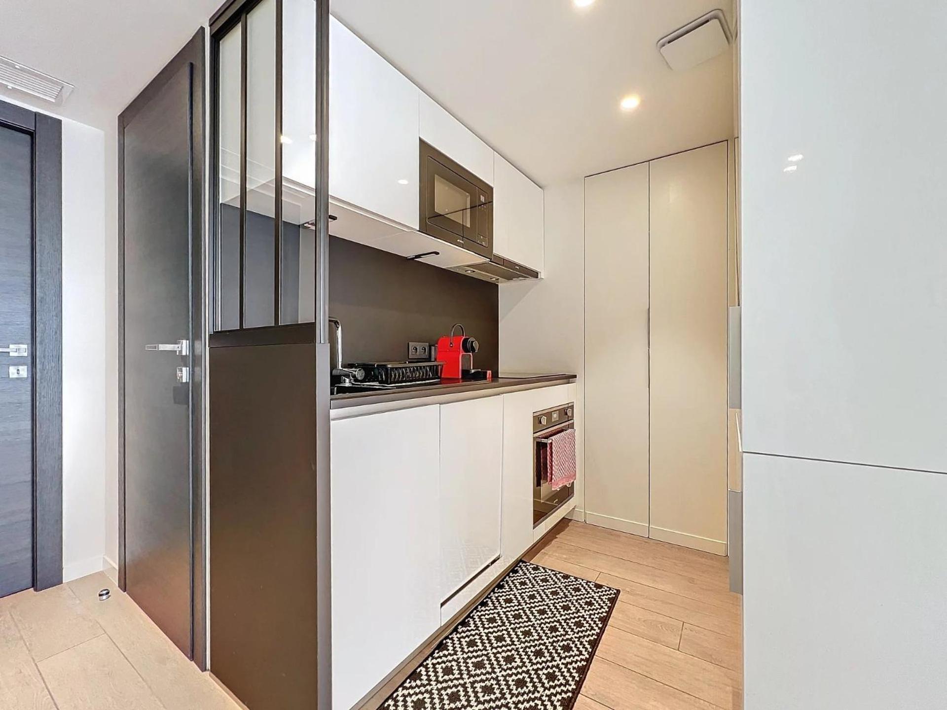 3p Between Croisette Beaches And Antibes Street Apartment