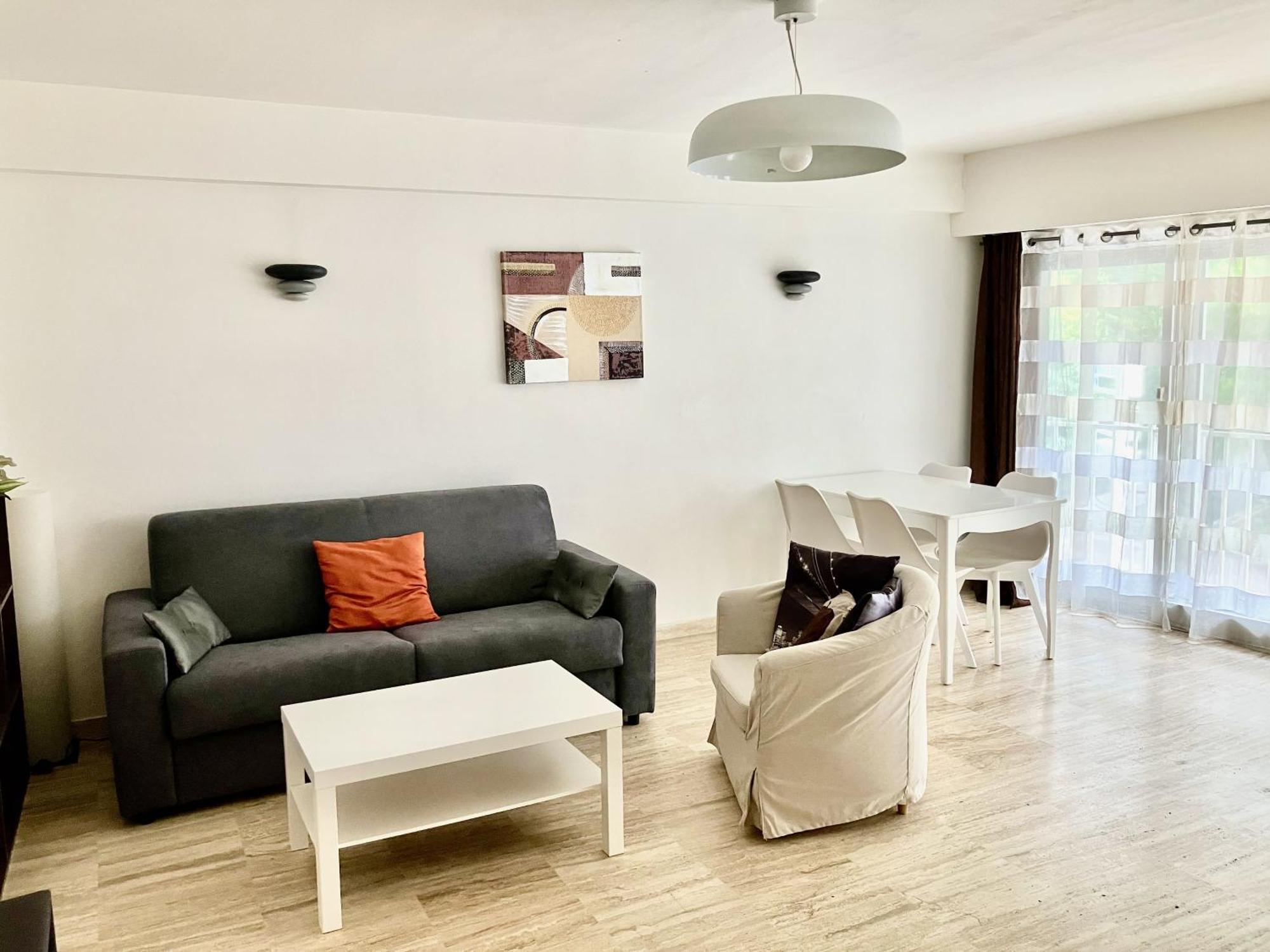 Grand 2 Pieces- Marche Forville Apartment *