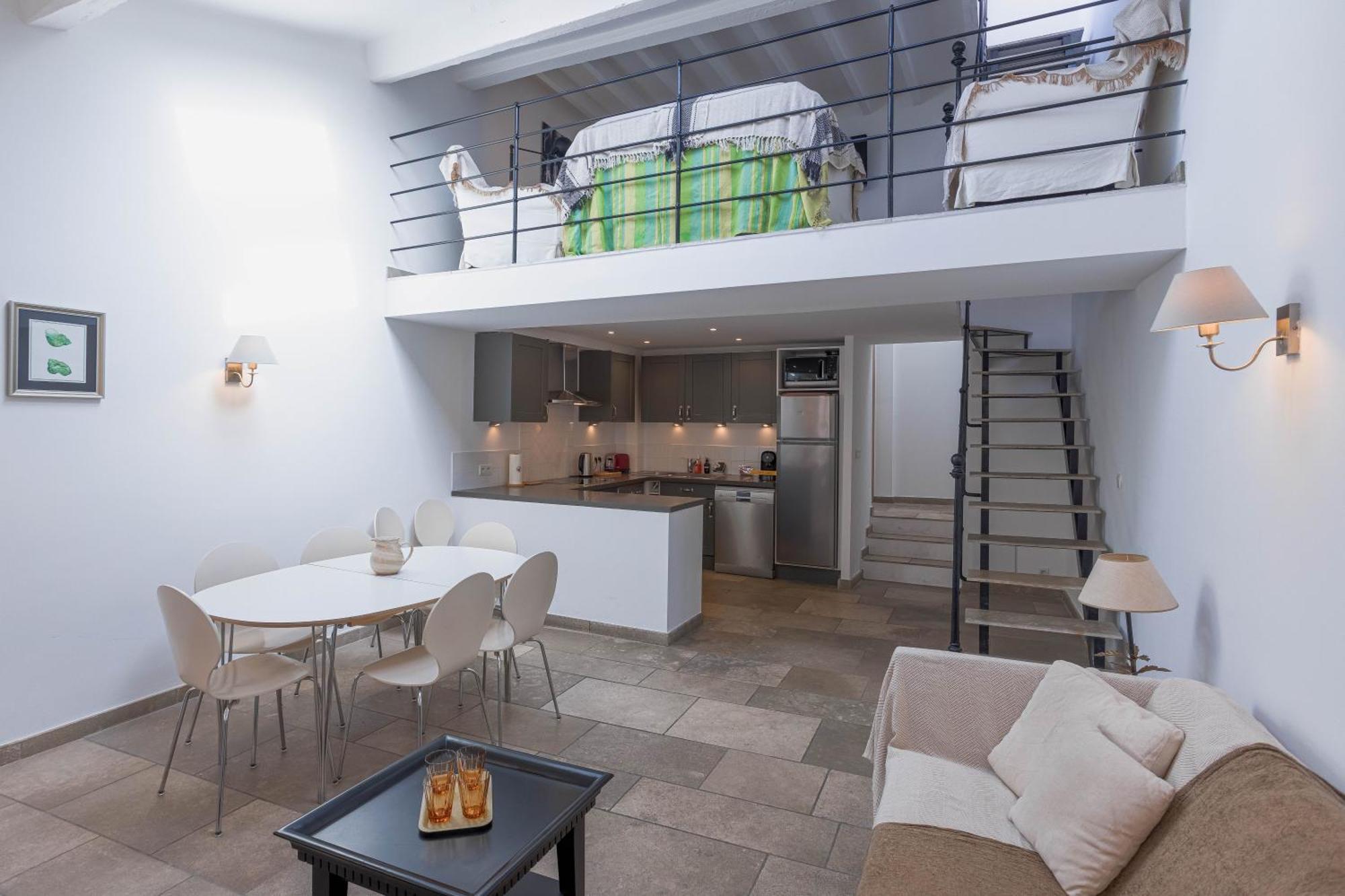 Maison Julia- Triplex Avec Rooftop Terrasse Vue Sur Et Cathedrale, 10 Mins A Pieds Du Palais Et Plages * Cannes