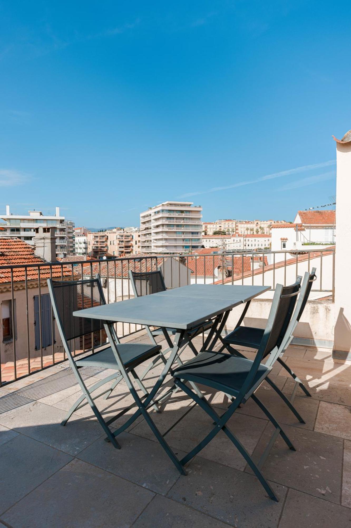 Maison Julia- Triplex Avec Rooftop Terrasse Vue Sur Et Cathedrale, 10 Mins A Pieds Du Palais Et Plages Cannes