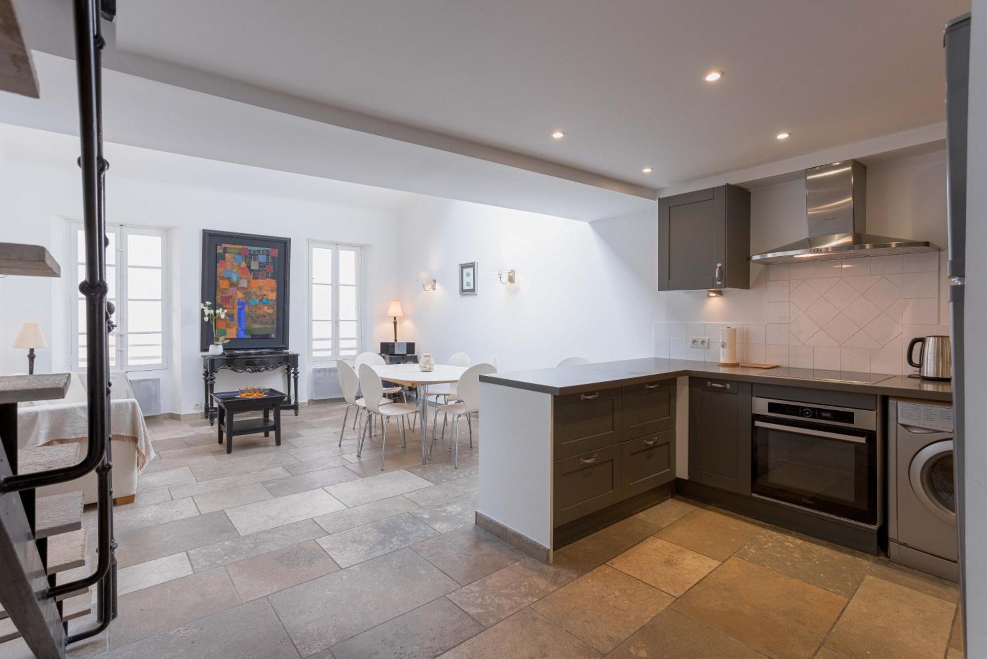 Maison Julia- Triplex Avec Rooftop Terrasse Vue Sur Et Cathedrale, 10 Mins A Pieds Du Palais Et Plages *