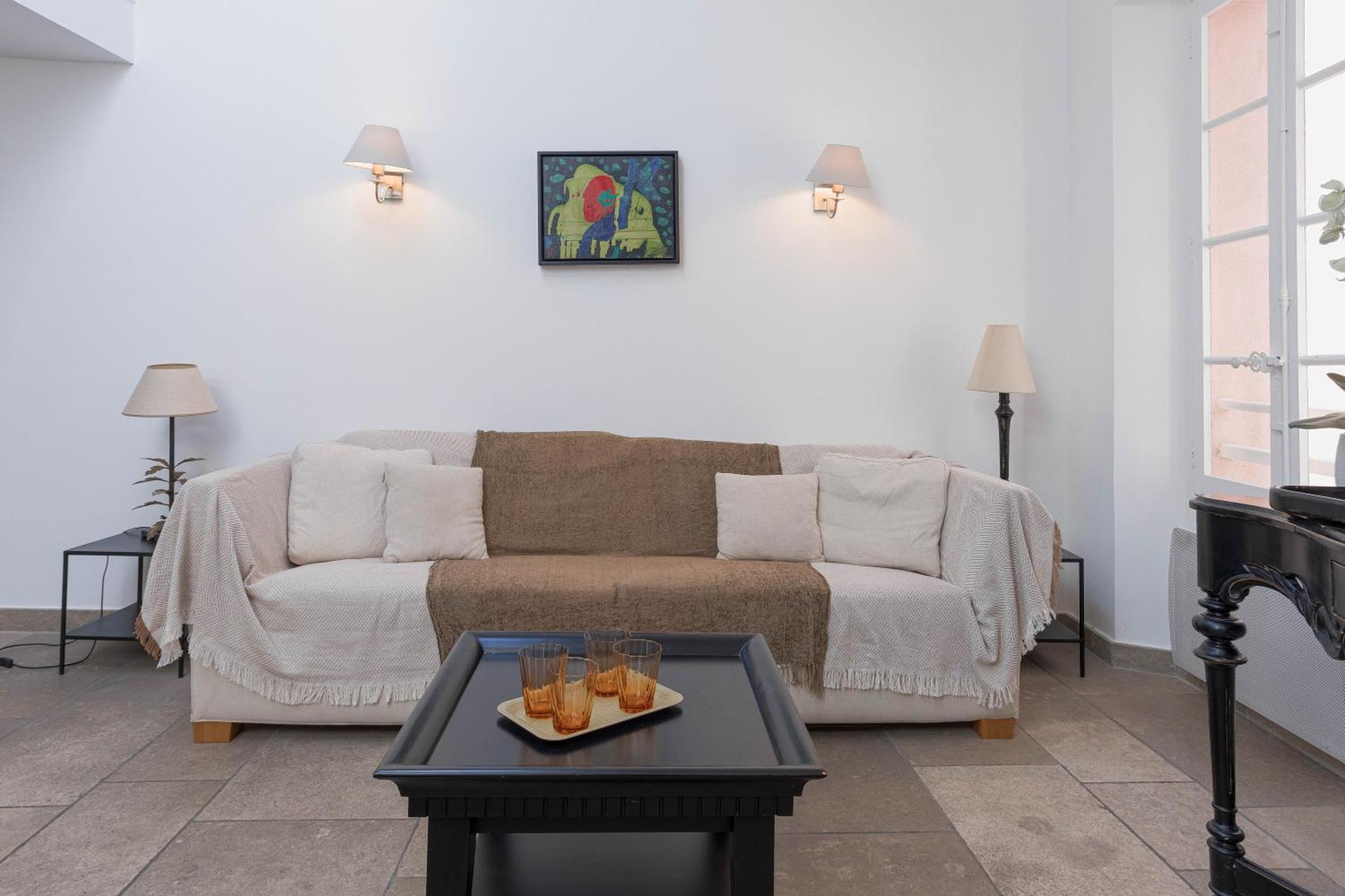 Maison Julia- Triplex Avec Rooftop Terrasse Vue Sur Et Cathedrale, 10 Mins A Pieds Du Palais Et Plages Apartment *