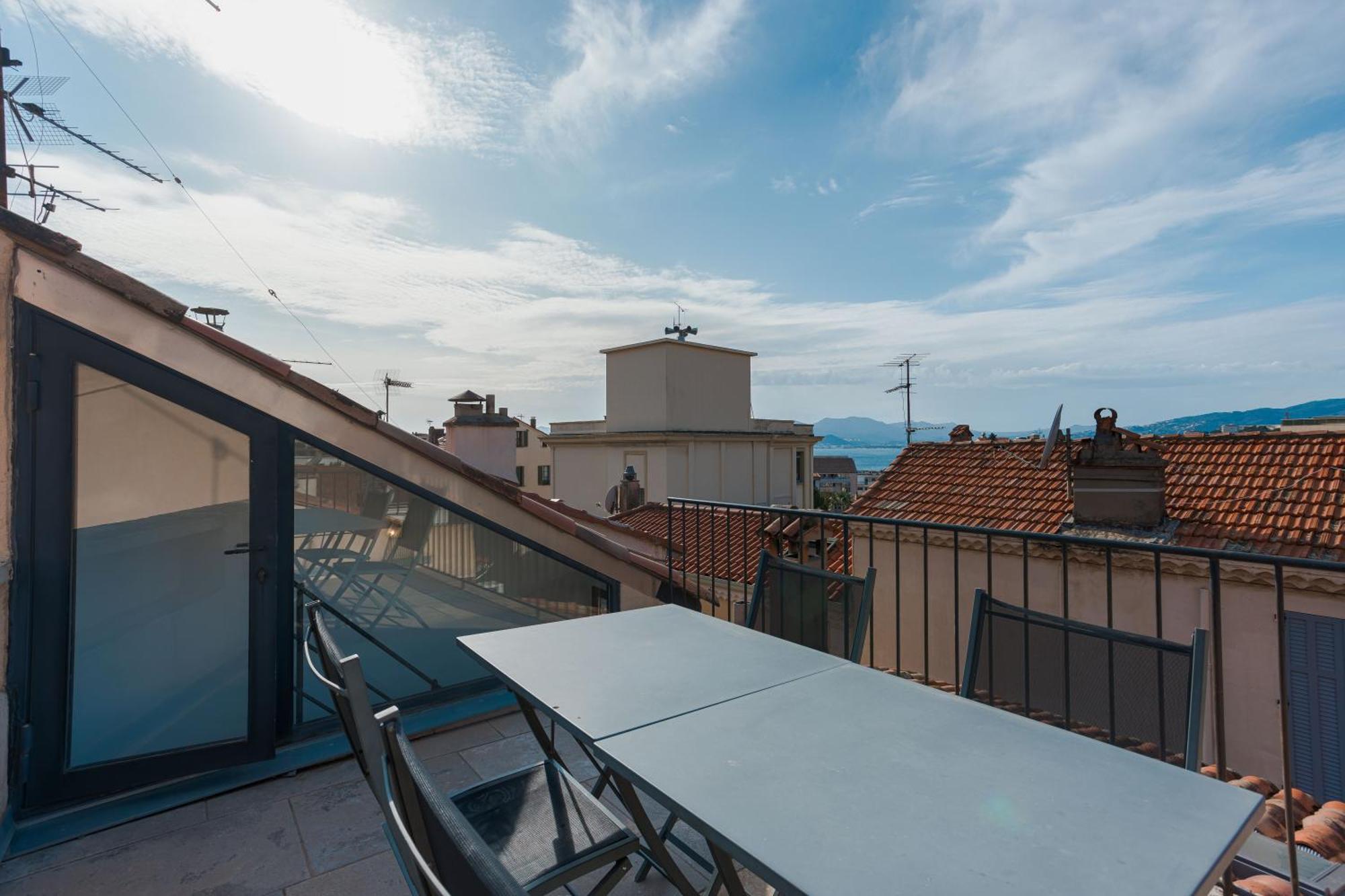 Maison Julia- Triplex Avec Rooftop Terrasse Vue Sur Et Cathedrale, 10 Mins A Pieds Du Palais Et Plages * Cannes