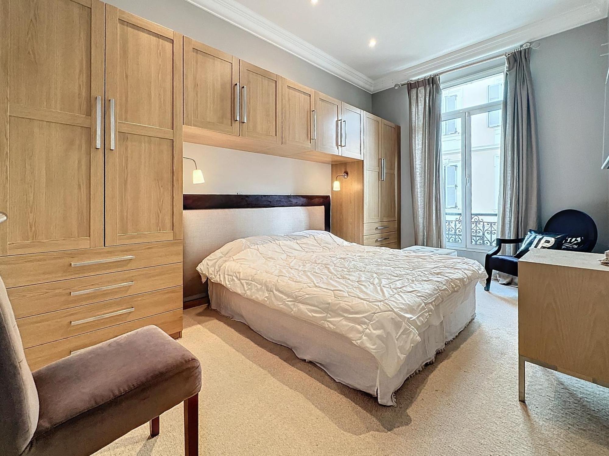 Beautiful 2 Bedroom Bourgeois Style Antibes 333