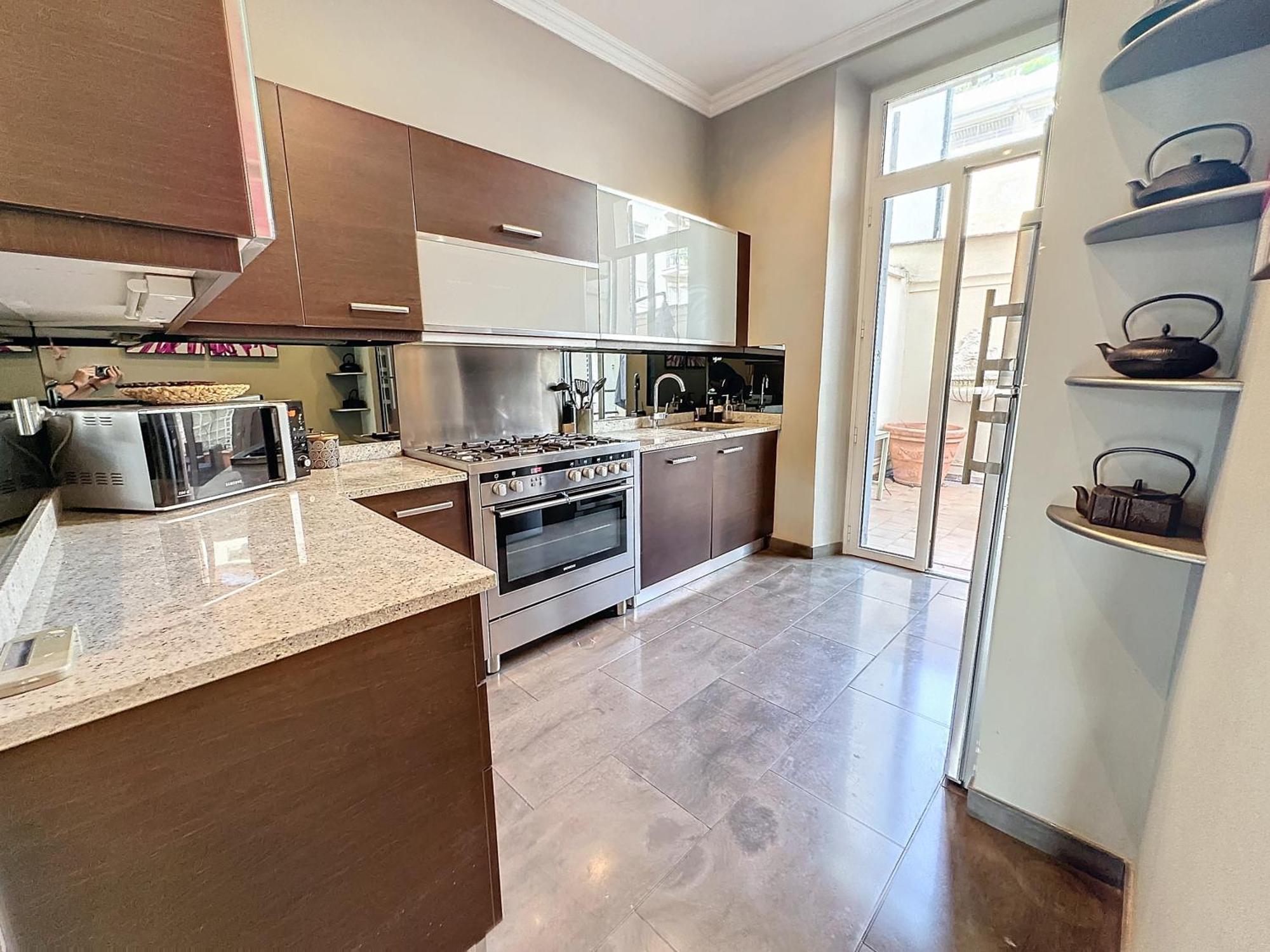 Beautiful 2 Bedroom Bourgeois Style Antibes 333