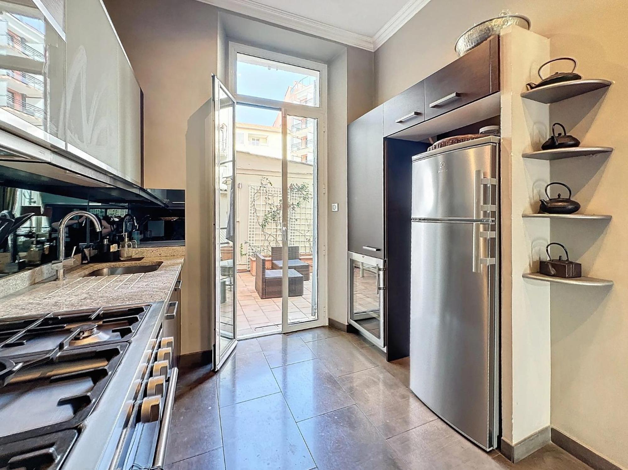 Beautiful 2 Bedroom Bourgeois Style Antibes 333 Apartment