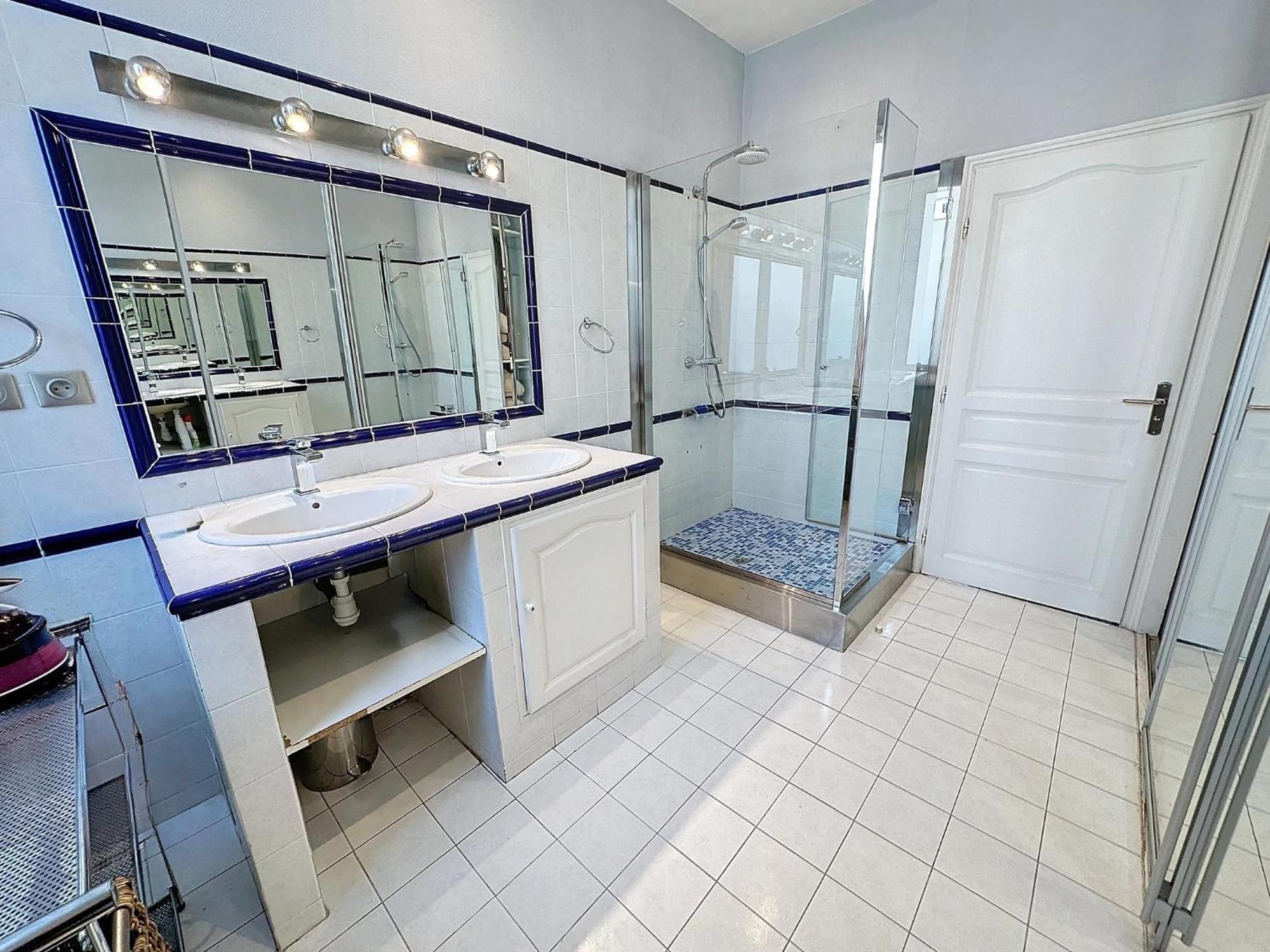 Beautiful 2 Bedroom Bourgeois Style Antibes 333 * Cannes