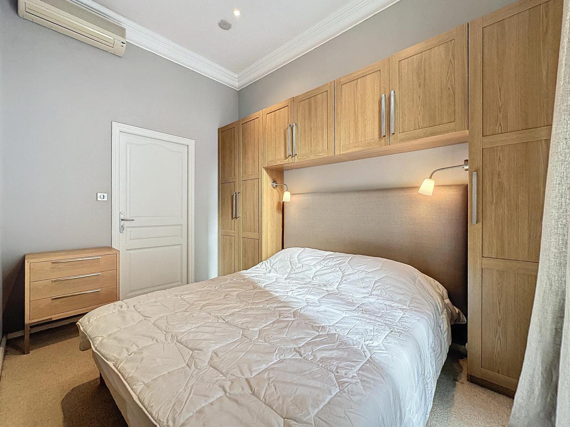 Beautiful 2 Bedroom Bourgeois Style Antibes 333 Apartment *