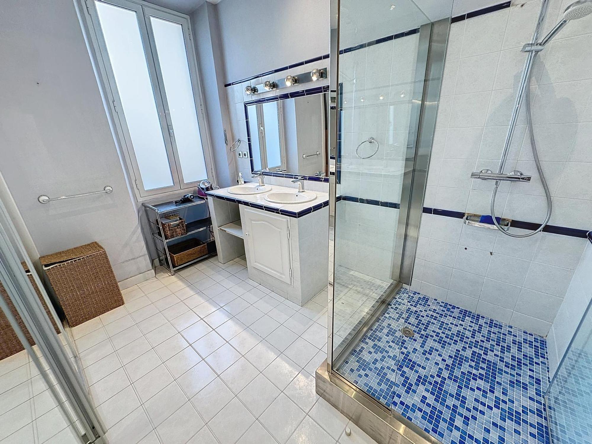 Beautiful 2 Bedroom Bourgeois Style Antibes 333 Apartment Cannes